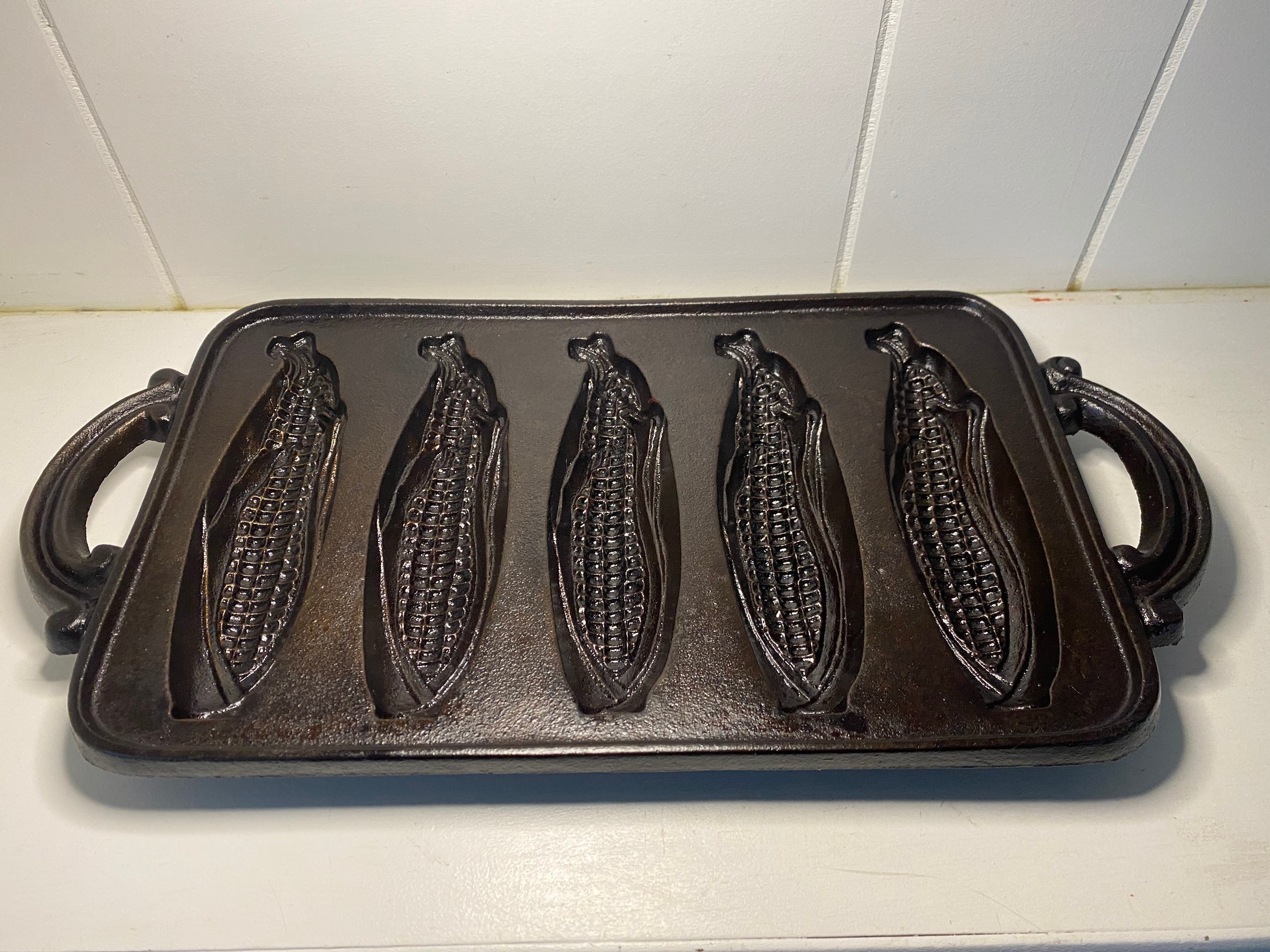 Cast Iron Cornbread Pans: A Southern Staple with Timeless Charm