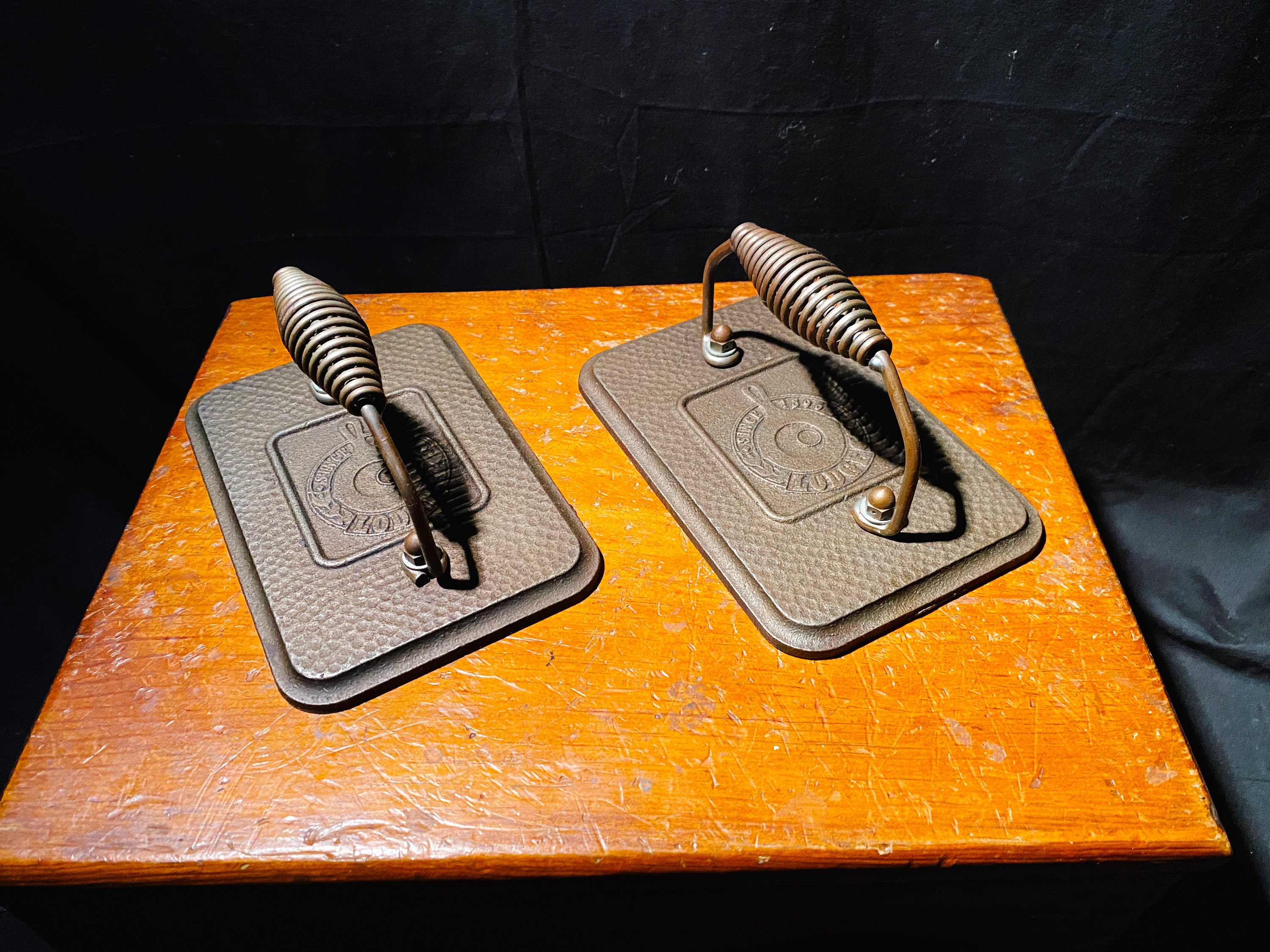 Lodge Grill Press (Pair)