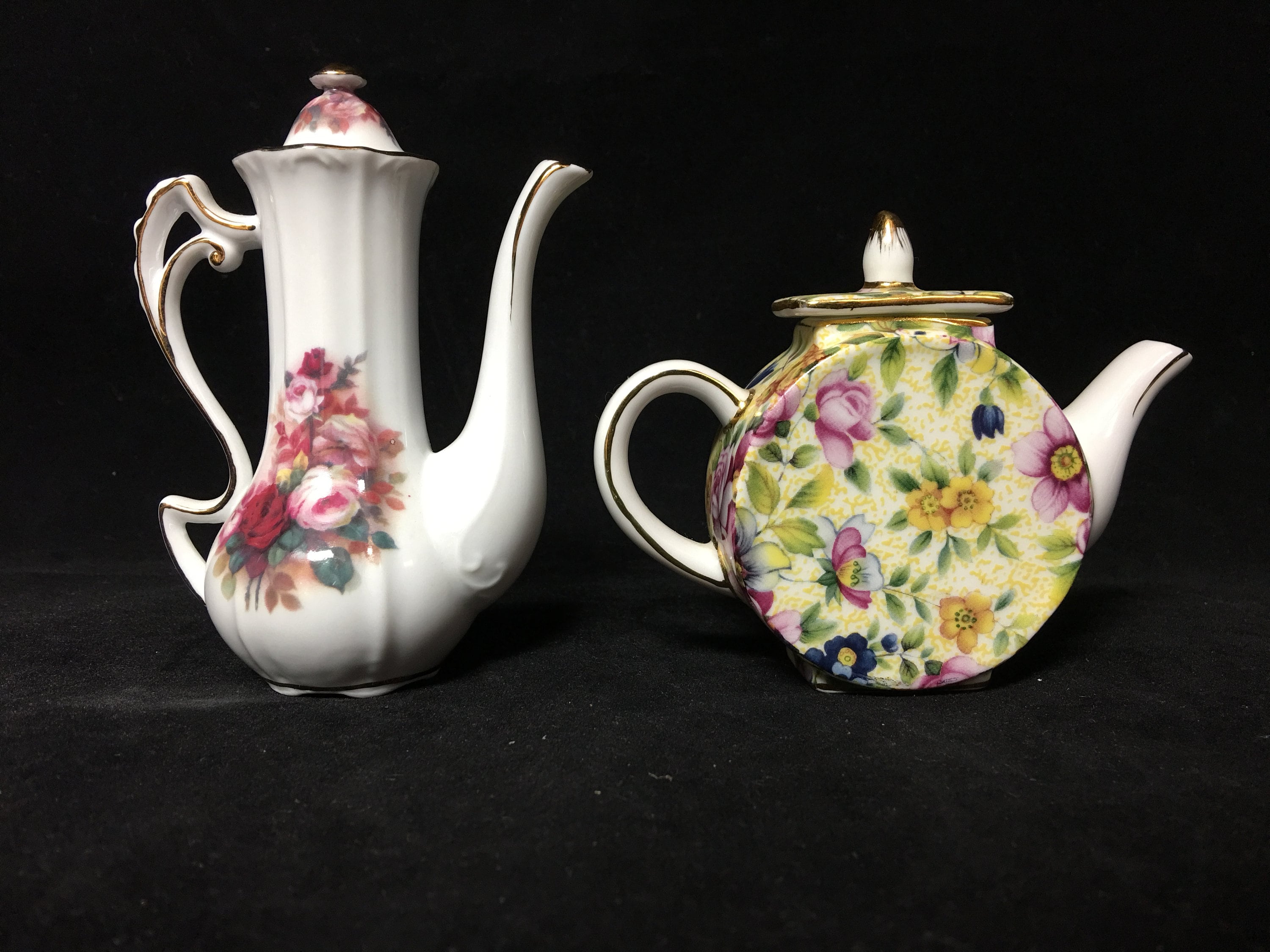 Vintage Set of 5 Miniature Ceramic Floral Teapots