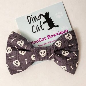 Cat bow- Happy Skulls and bones Halloween bow