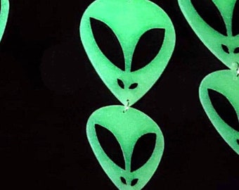 Alien necklace, alien jewellery, Glow in the dark jewellery. Unique gift. Geek, nerd, sci-fi. Limited Edition.