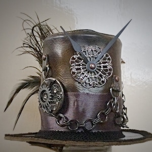 Hoge hoed, steampunk-stijl, mini lederen hoge hoed. Unieke, handgemaakte mini hoge hoed, Steampunk ontwerp, kostuumhoed, zendspoel, unieke hoed.
