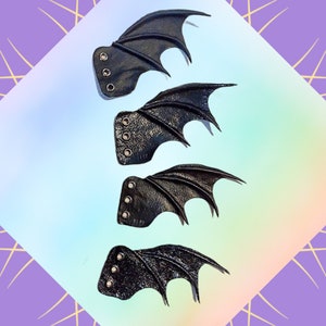 Ailes noires, accessoires de chaussures, ailes de chaussures en cuir, ailes de chauve-souris en cuir, ailes de chauve-souris, mode alternative, accessoires de skate, matériaux recyclés.