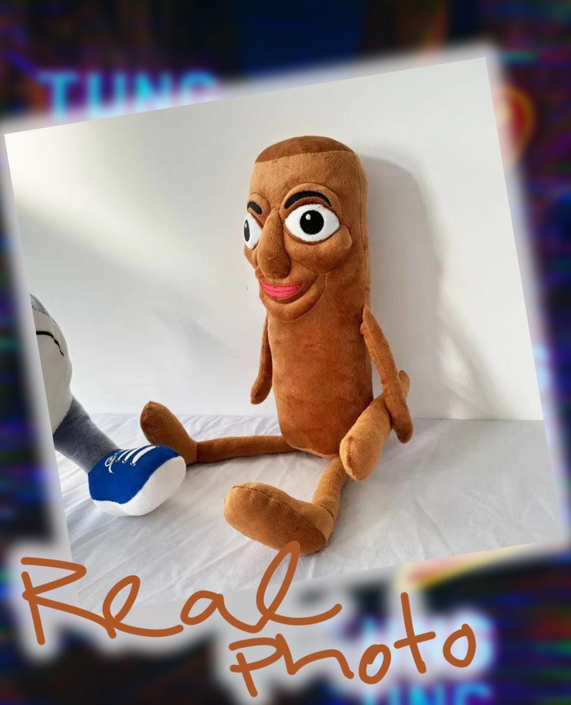 面白いぬいぐるみ - Tung Sahurのミームキャラクター、奇妙な顔の