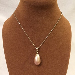 Teardrop freshwater pearl necklace with silver chain