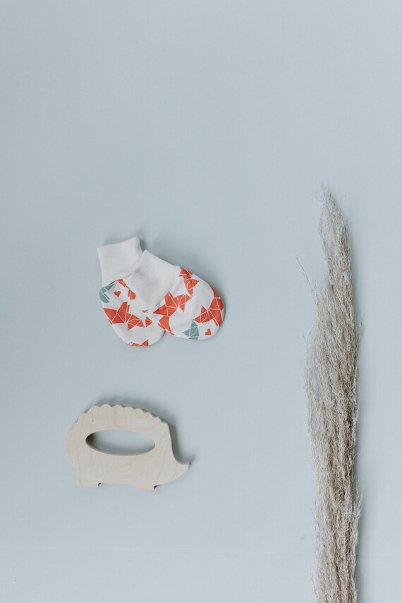 baby mittens with straps