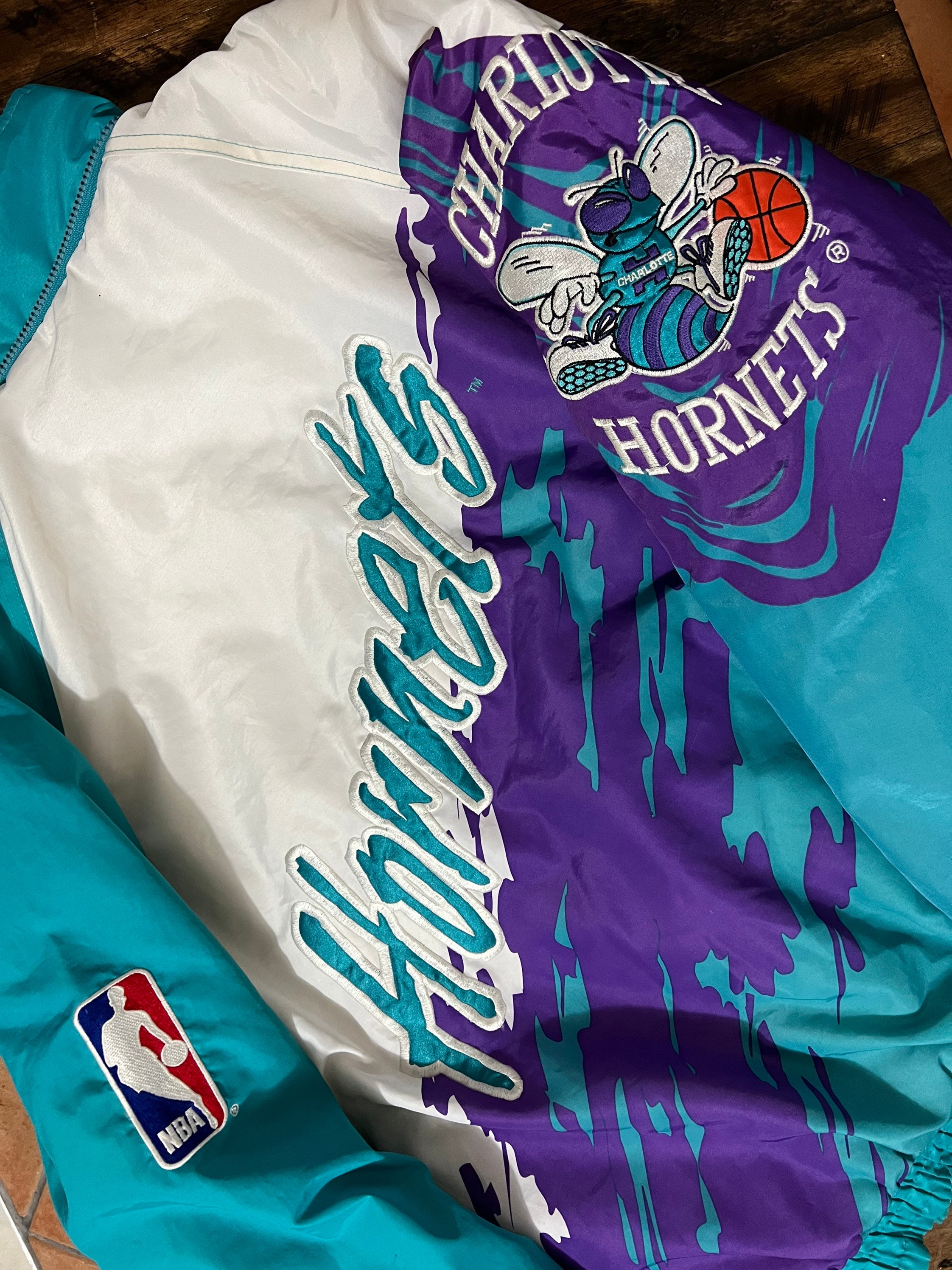 Vintage 1990s Charlotte Hornets NBA Puffer Jacket / Athleisure Sportsw –  LOST BOYS VINTAGE