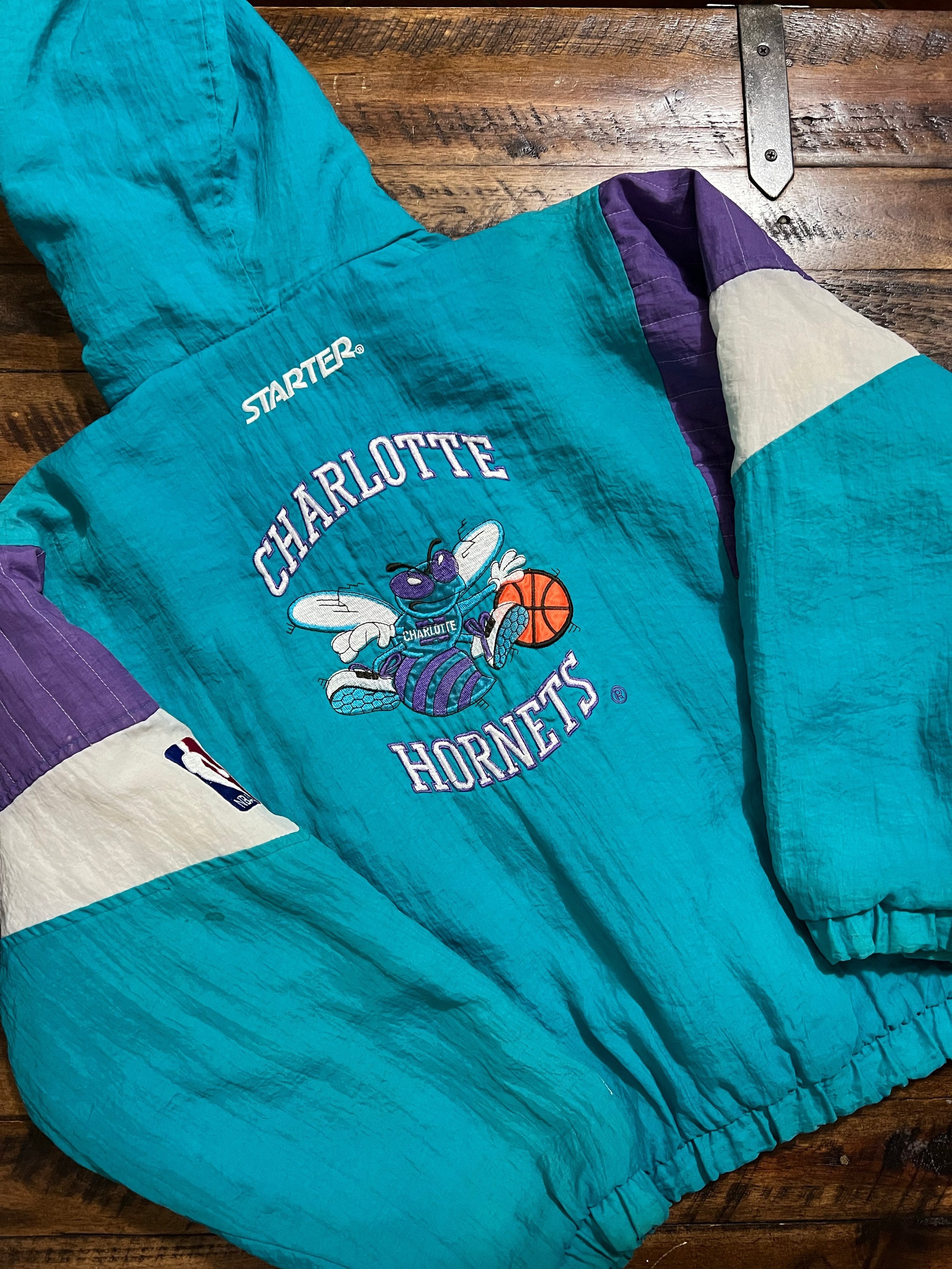 Vintage 90's Starter NBA Charlotte Hornets Embroidered Crewneck