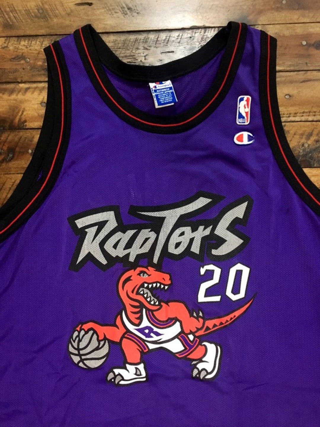 Raptors' 20th-anniversary logo has retro look