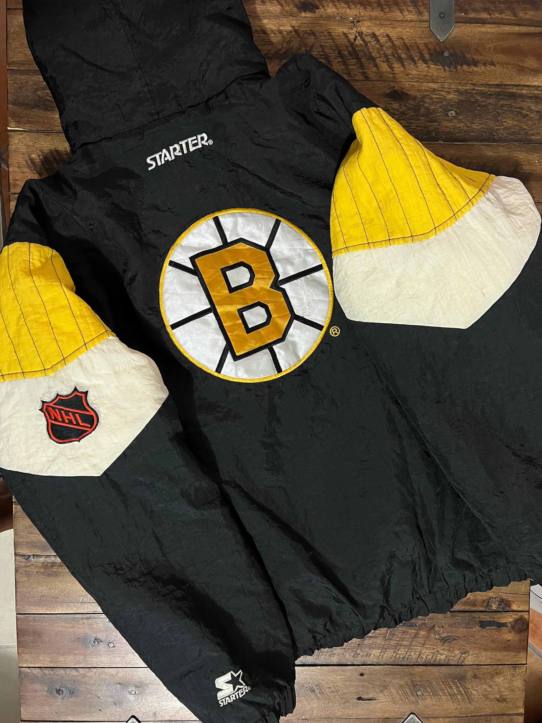 CargoThrifts Vintage 1990s Boston Bruins Starter NHL Hockey Double Sided Graphic Shirt / Made in USA / Size Large