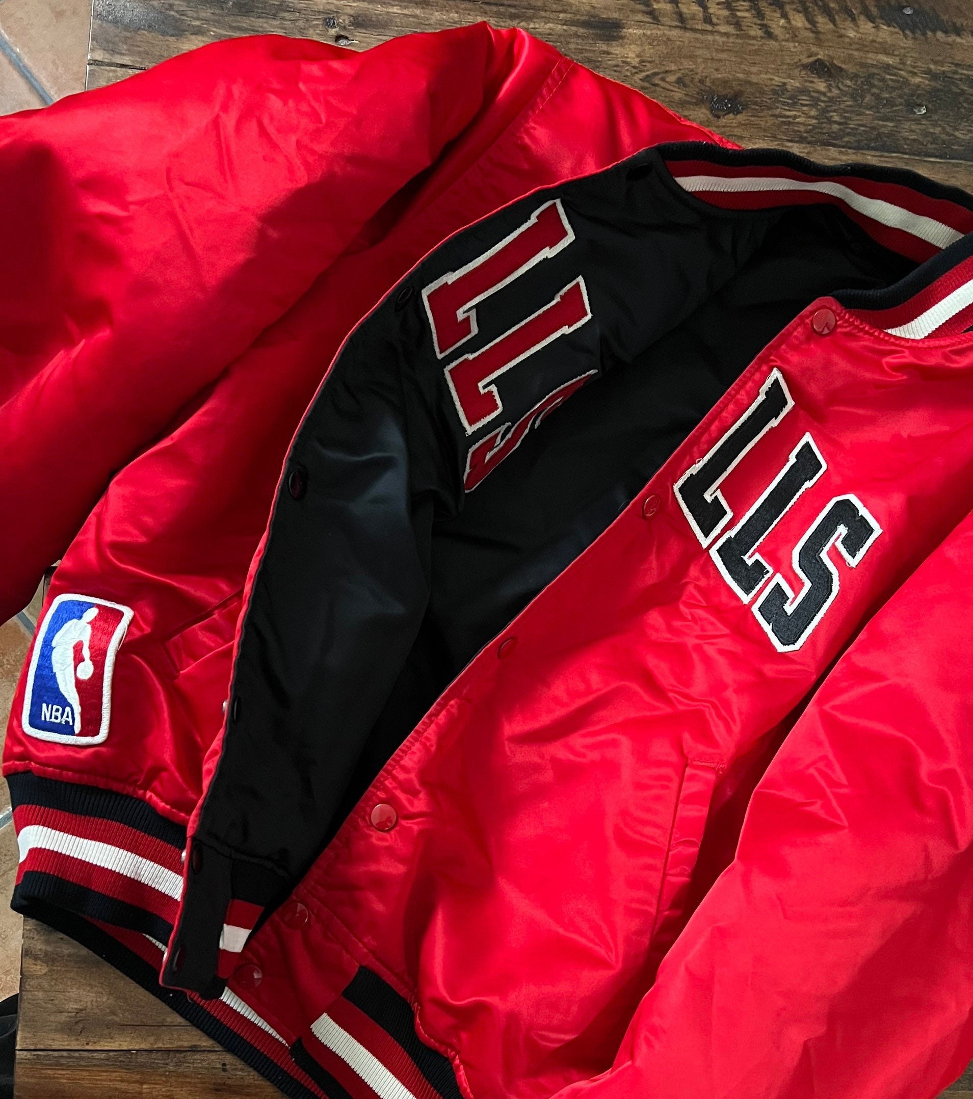 Vintage 90s Chicago Bulls Starter Jacket with Fur Lined Hood - ShopperBoard