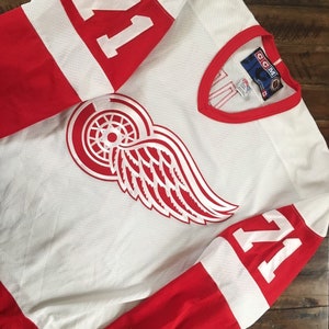 Looking to trade a Wendel Clark Detroit red wings jersey (size M