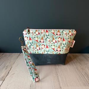 Bolsa pequeña para proyectos de punto y ganchillo – Bolsa para lana con cremallera y estampado de gnomos