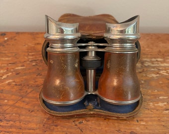 Jockey Club Paris VINTAGE opera glasses with leather case