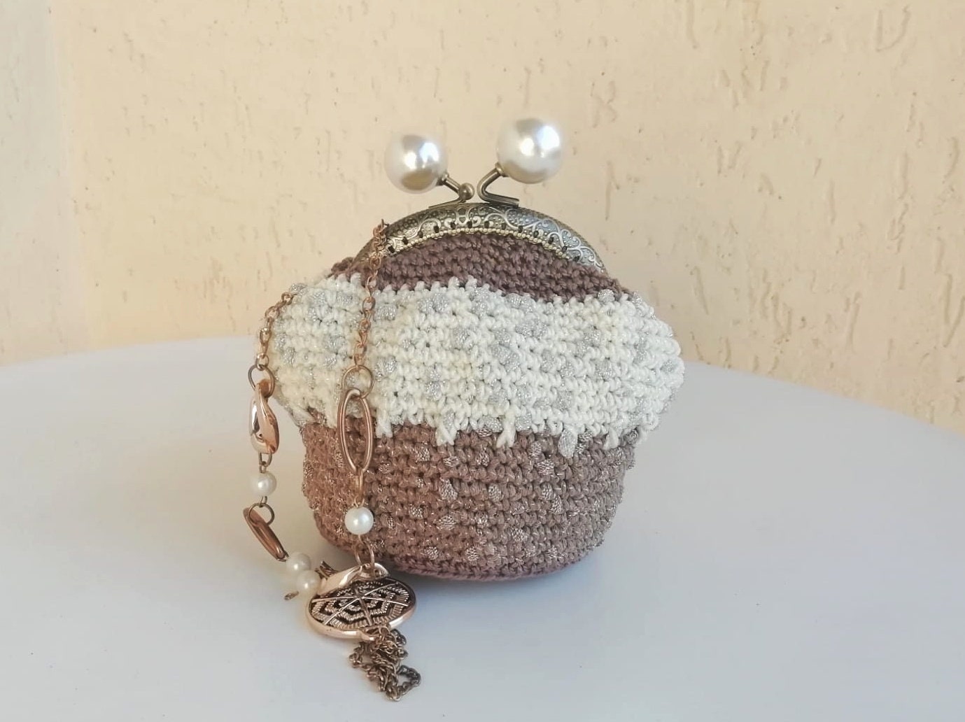 Handmade crochet coin purse / click clack / storage
