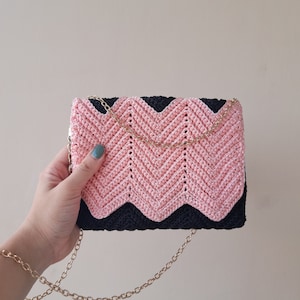 Black and pink crochet bag / elegant clutch bag with pull-out chain / ceremony bag