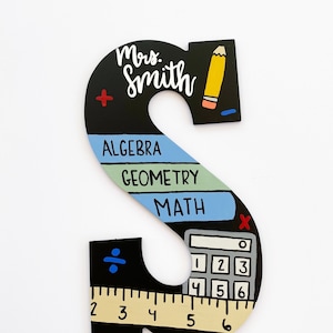 Plaque de lettre en bois de professeur de mathématiques peinte à la main, décoration de salle de classe de professeur d'algèbre
