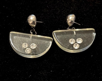 Pendientes colgantes de media luna con diamantes de imitación transparentes, diseño geométrico semicircular.