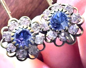 Pendientes colgantes vintage de flores con pedrería de Liz Palacios