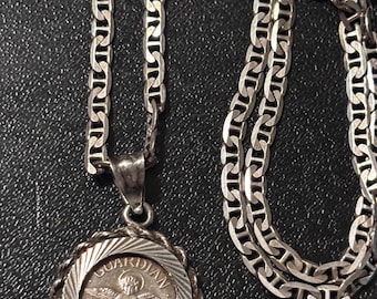 Colgante de moneda de ángel querubín guardián de plata esterlina con cadena de eslabones marineros.