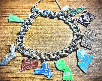Pulsera con dije Monet, colección de esmalte de los estados del noreste, dije de Florida de la década de 1950