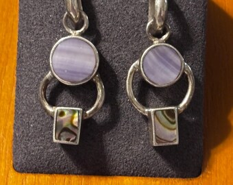 Pendientes reversibles de plata de ley con piedras preciosas de abulón y ágata azul.
