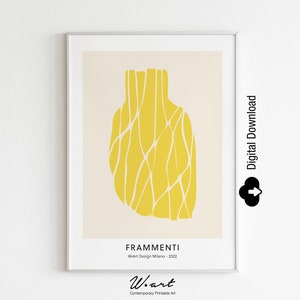 Può includere: Stampa artistica incorniciata con un vaso giallo astratto e linee bianche su sfondo crema. La stampa include il testo "FRAMMENTI" e "W.art Design Milano - 2022". La parte inferiore della stampa riporta il testo "W.art Contemporary Printable Art".