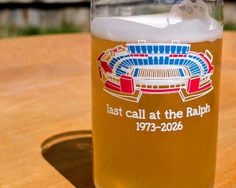 Dernier appel du stade Highmark de 16 oz au Ralph Glass - Buffalo, NY