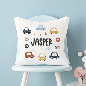 Cojín de coche personalizado, cojín de guardería con temática de coche, guardería escandinava, regalo para bebé recién nacido, habitación de niño pequeño, decoración de dormitorio con temática de coche, nombre de niño