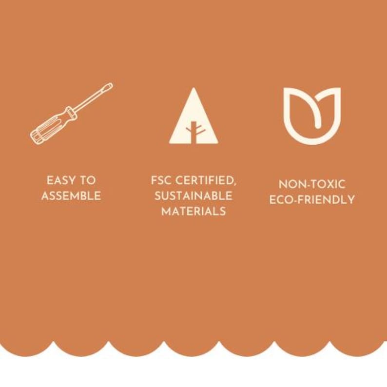 Puede incluir: Un fondo naranja con iconos y texto blancos. Los iconos incluyen un destornillador, un &aacute;rbol dentro de un tri&aacute;ngulo y una forma de tulip&aacute;n. El texto dice: "F&Aacute;CIL DE MONTAR", "MATERIALES SOSTENIBLES CERTIFICADOS FSC" y "NO T&Oacute;XICO ECOL&Oacute;GICO".
