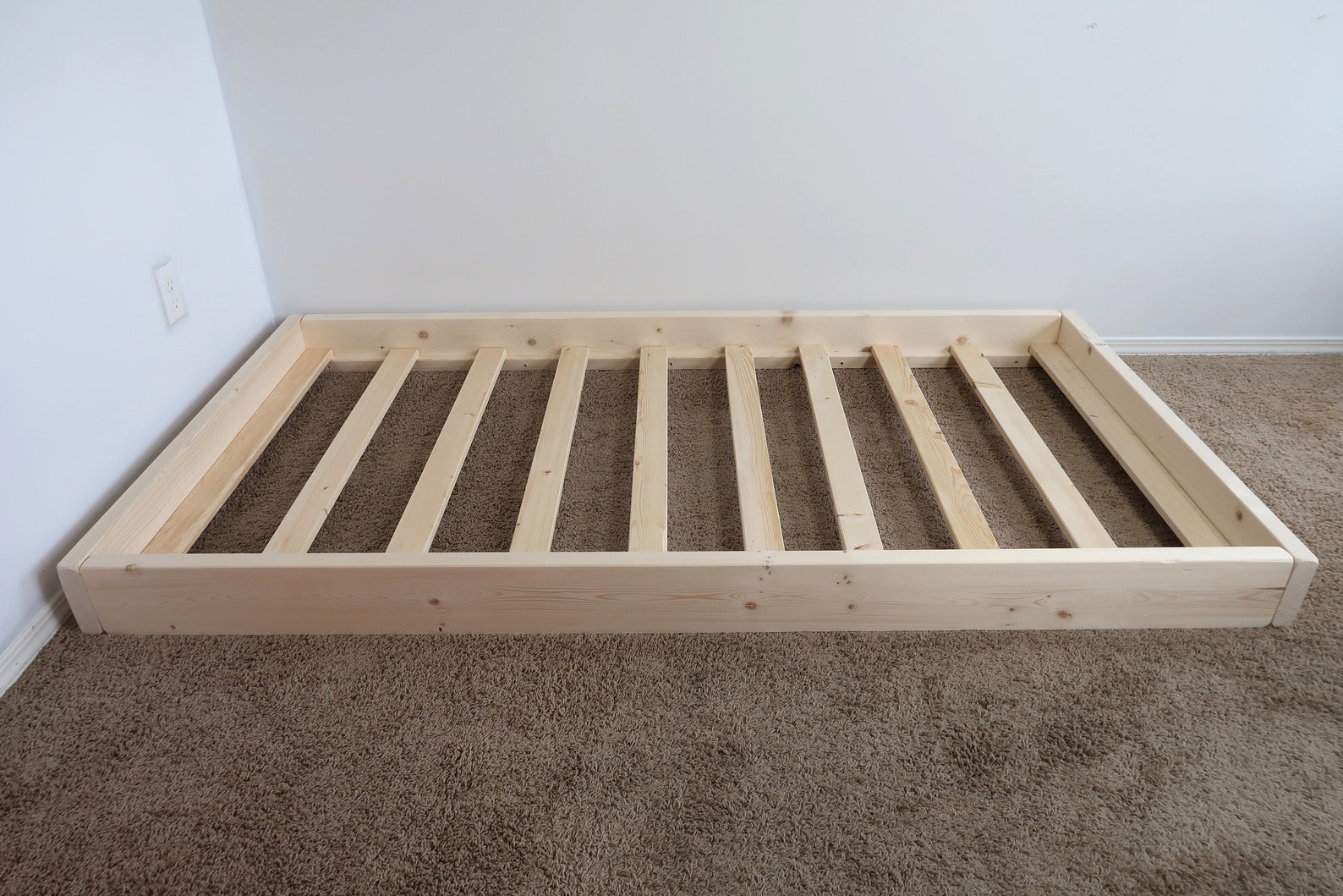 Find the best Montessori floor bed for your infant and toddler. With a variety of styles, sizes, and price points, you are sure to find something you'll love. This post is full of authentic Montessori floor bed recommendations for you to kick-start implementing Montessori in your home when it comes to sleep!