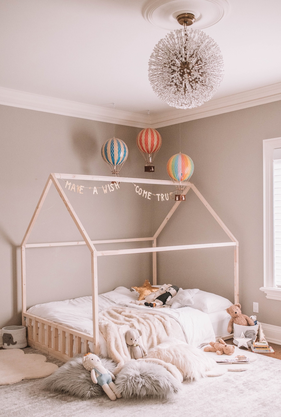 Girl top house bed