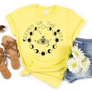 Keeper Of The Bees Cute Funny Shirt | Birthday Or Mother&#39;s Day Tee| Bee Keeping Tee | Homesteading Cottagecore