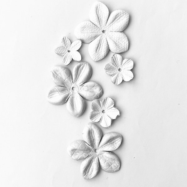 ensemble de fleurs en cuir blanc total de 6 pièces