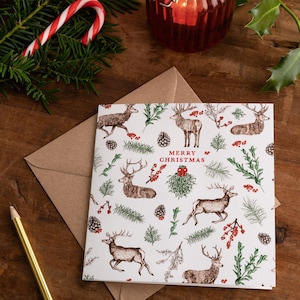 Carte de Noël de renne / Carte de Vacances avec fleurs d’hiver et Rudolph / Carte festive fantaisiste avec gui et feuille rouge Détail
