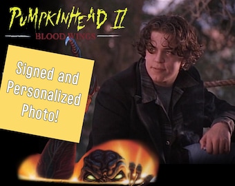 Foto de Pumpkinhead II: Bloodwings firmada por el actor Alexander Polinsky — Personalización disponible