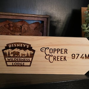 Firme desde SU casa hasta Disney Wilderness Lodge (indique en las notas al vendedor si desea diseños de Boulder Ridge o Copper Creek)