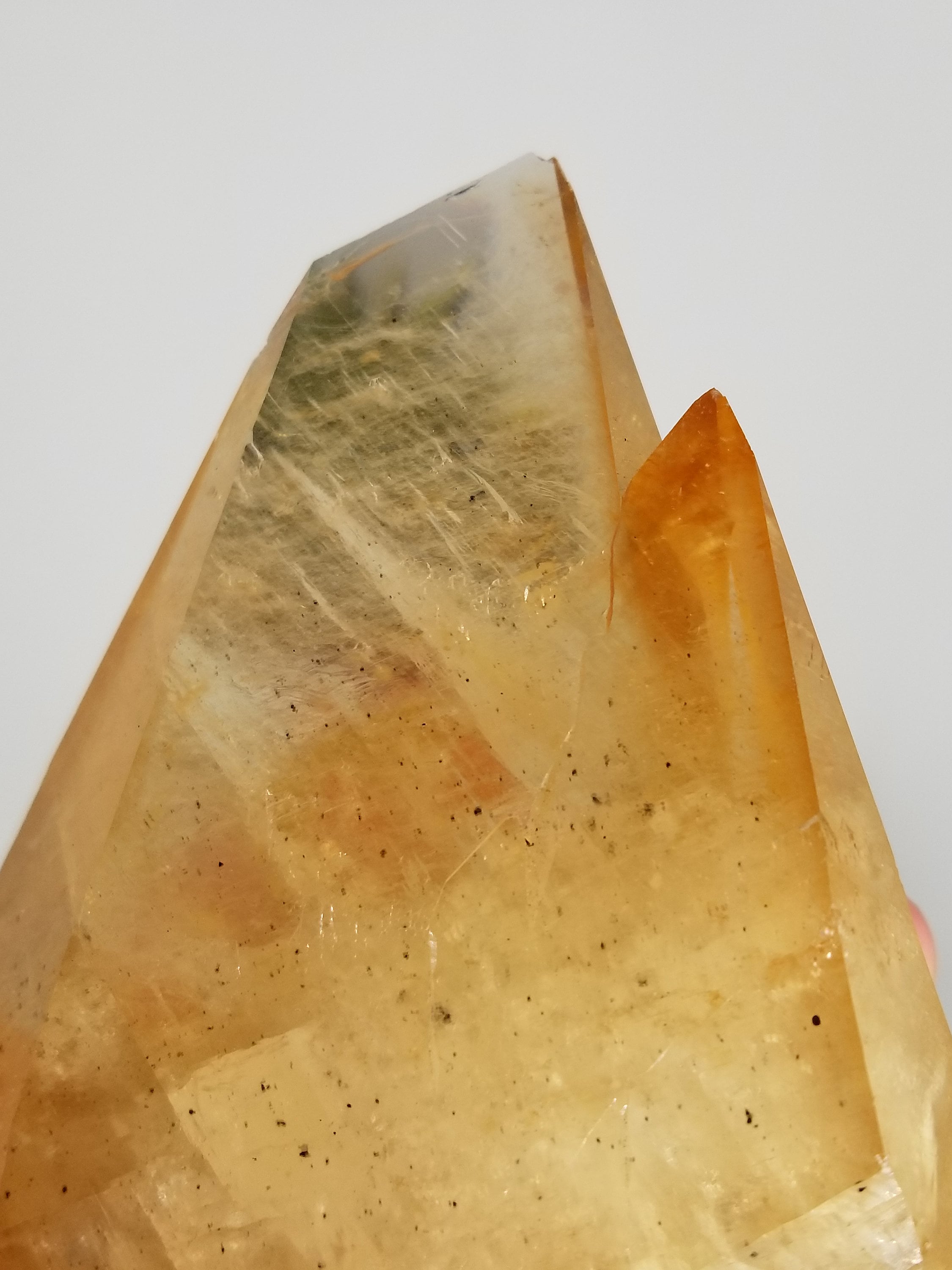 大型柱状方解石 2019 年 11 月 11 日の新発見、最高級の形で重晶石マトリックス上に