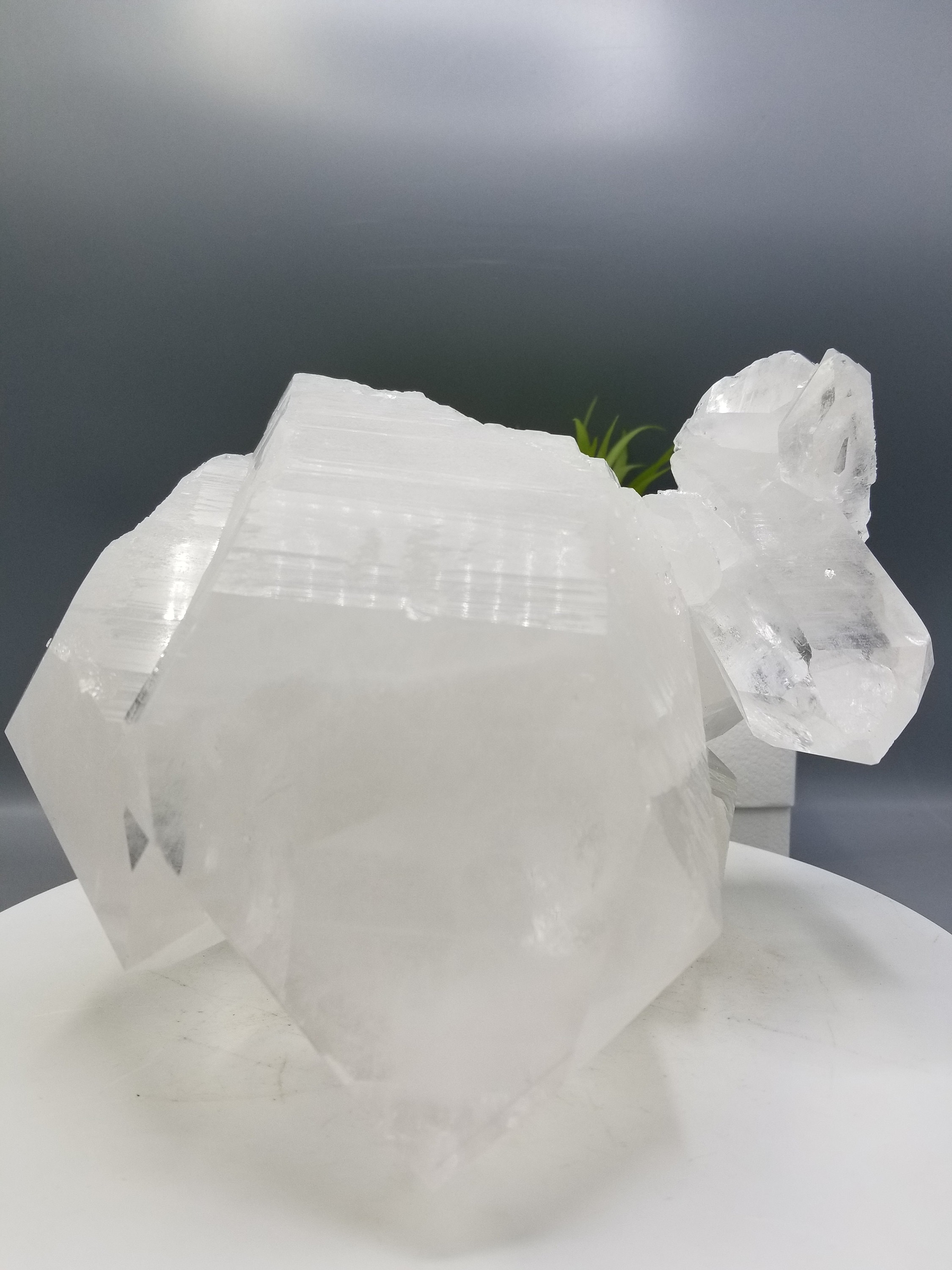 ブラジル・コリント 産の水晶グレークラスター ブラジル・コリント 産