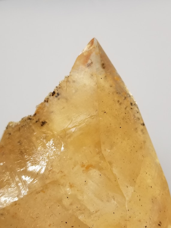 2019 年 11 月 11 日の新発見、最高級の形で重晶石マトリックス上に