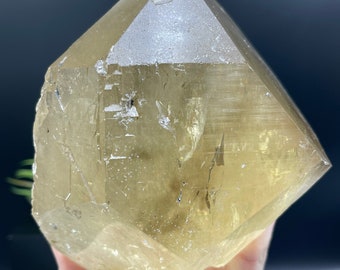 新発見！ 完璧な 4.5 インチのカテドラル シトリン。損傷がなく、完璧