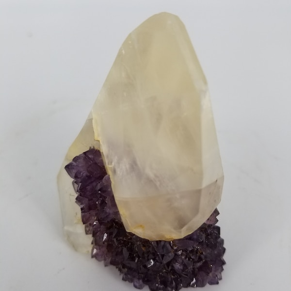 Améthyste de qualité AA de 4 po. avec formation combinée de calcite, mine de Las Torres. Artigas, Uruguay.