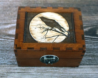 Boîte d'apothicaire en bois gravée Corbeau et lune, stockage d'huiles essentielles