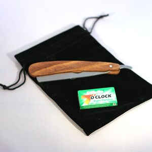 Wooden Personalised Straight Cut-throat Razor with disposable blades a thoughtful Valentines present or Anniversary gift. image 6