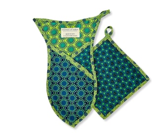 Geo-Daisy Fish Oven Mitt & Pot Holder Set - Handmade by women artisans in Haiti