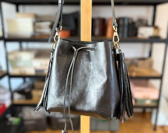 Leather Bucket Bag: Full Grain Cowhide Crossbody with Adjustable Strap