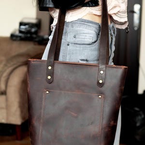 Personalized leather tote bag with a sleek, modern design and contrasting stitch detail.