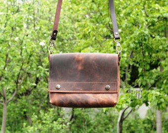 kleine cross body tas, minimale cross body tas, tas cross body tas, tas cross body, minimalistische lederen tas