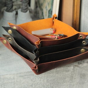 Leather valet tray Personalized catchall, Personalized valet tray Leather, Handcrafted leather valet tray Gifts for men