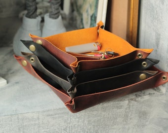 Leather valet tray Personalized catchall, Personalized valet tray Leather, Handcrafted leather valet tray Gifts for men
